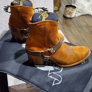 Freebird by Steven Spirit booties! New in Box